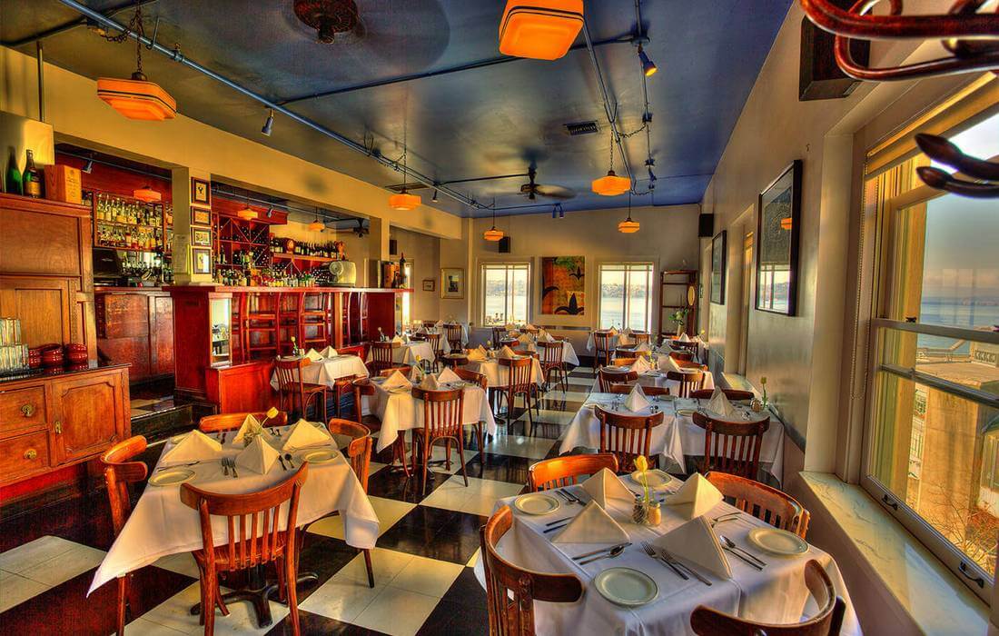 Рестораны Сиэтла — фото обеденного зала в ресторане Monsoon — American Butler