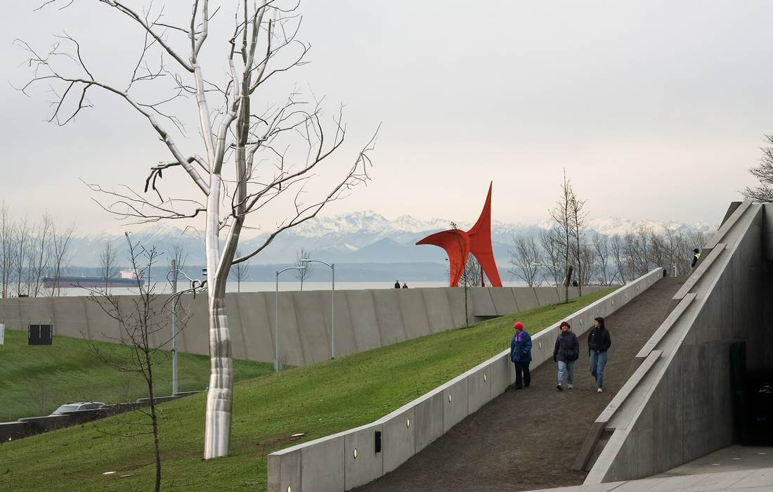 Вид на Олимпийский парк скульптур в Сиэтле — American Butler