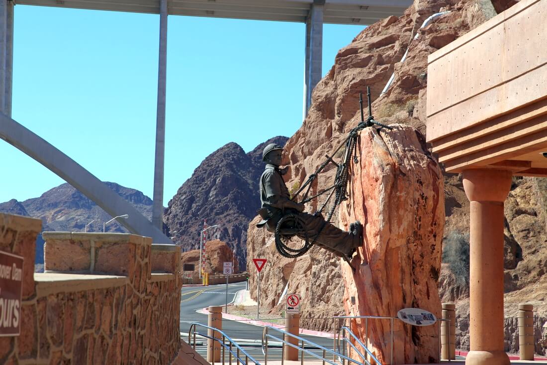 Hoover Dam in Nevada — photo of the statue of the worker — American Butler