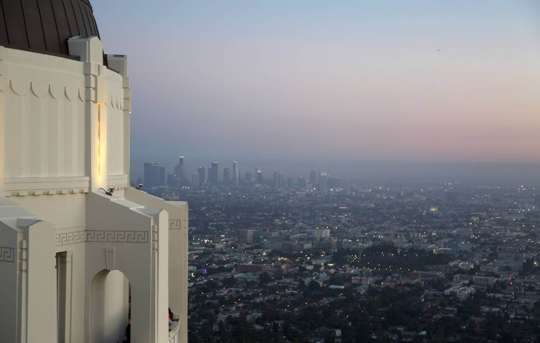 Photo of a view of the park and the Griffith Observatory in Los Angeles - American Butler