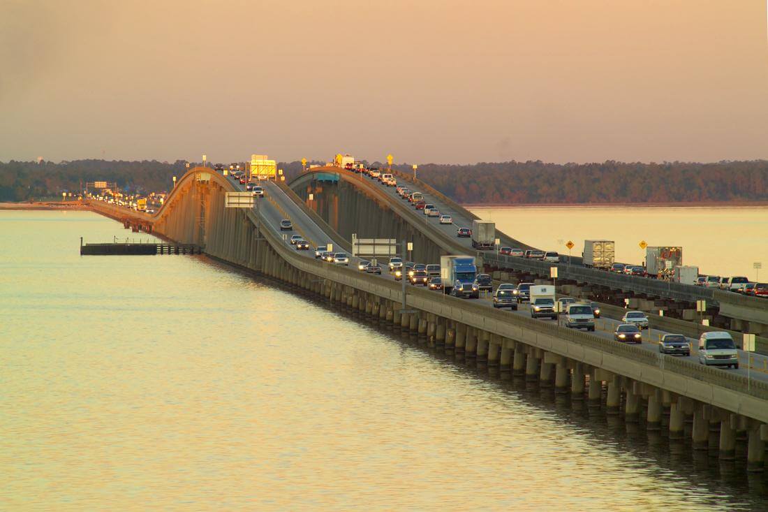 Photo of Lake Pontchartrain Causeway Bridge over a lake in Louisiana - American Butler