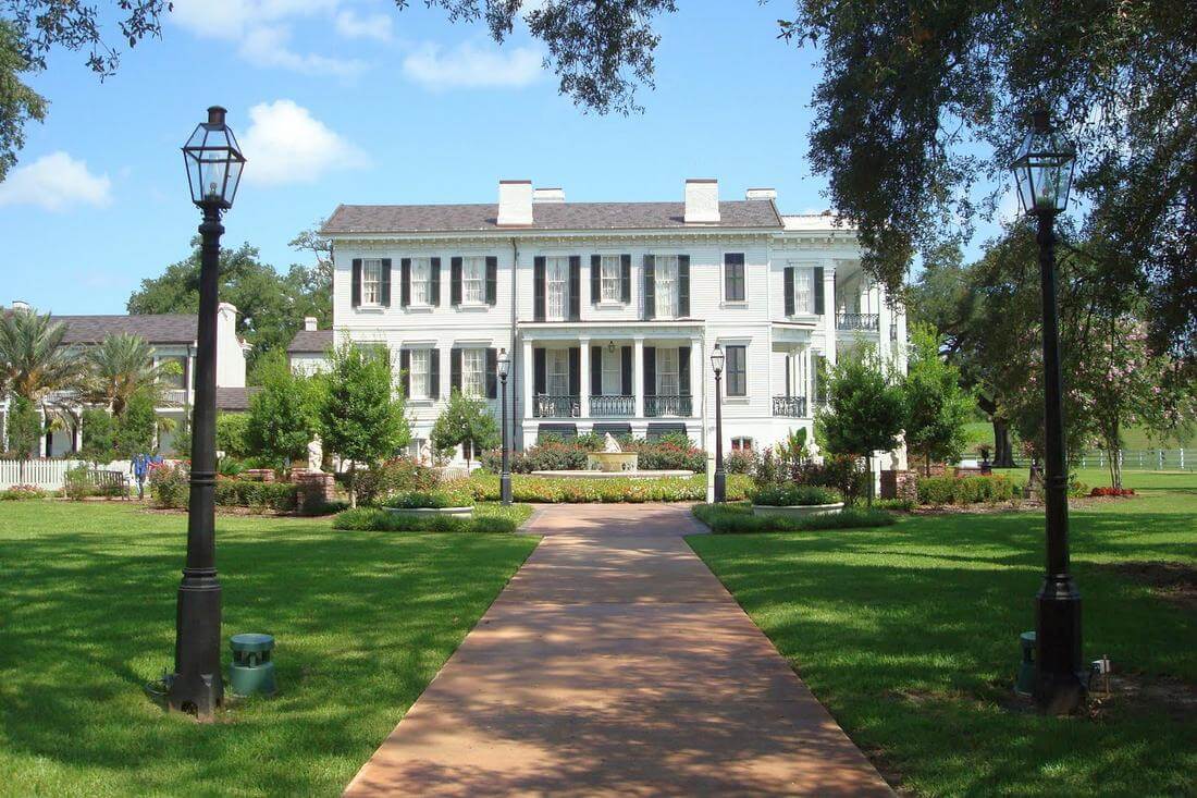 Photo of main mansion and building on Nottoway Plantation in Louisiana - American Butler