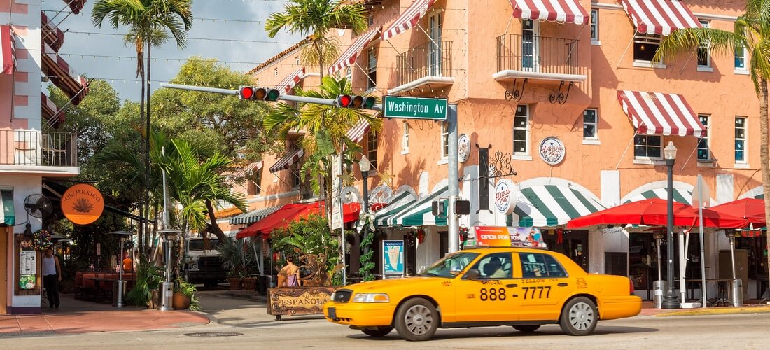 Улица Эспаньола-Уэй в Майами-Бич — фото испанской архитектуры — American Butler