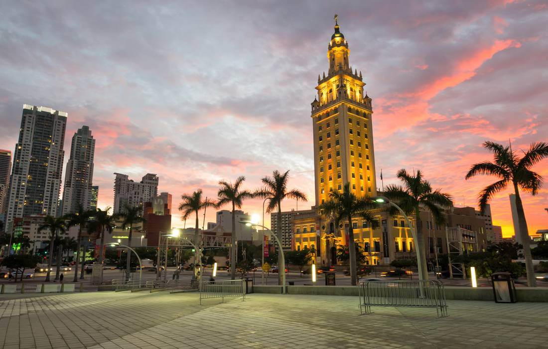 Главные достопримечательности Майами - фото Башни Свободы в Даунтауне - American Butler