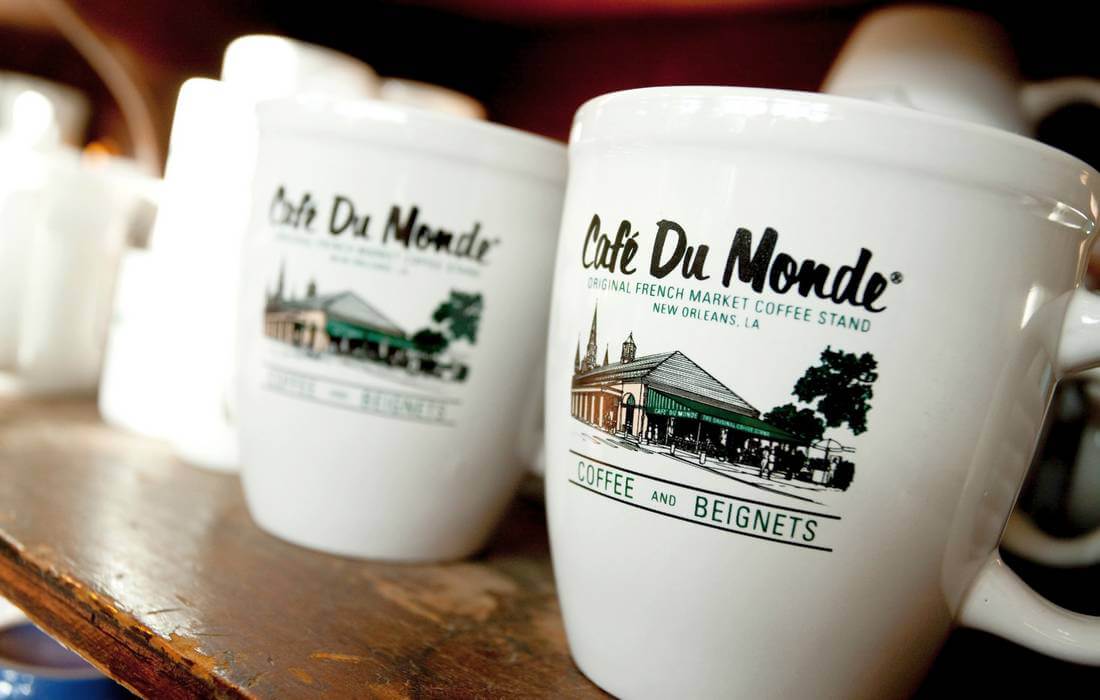 Фото сувенирных кружек Кафе-Дю-Монде в Новом Орлеане - American Butler