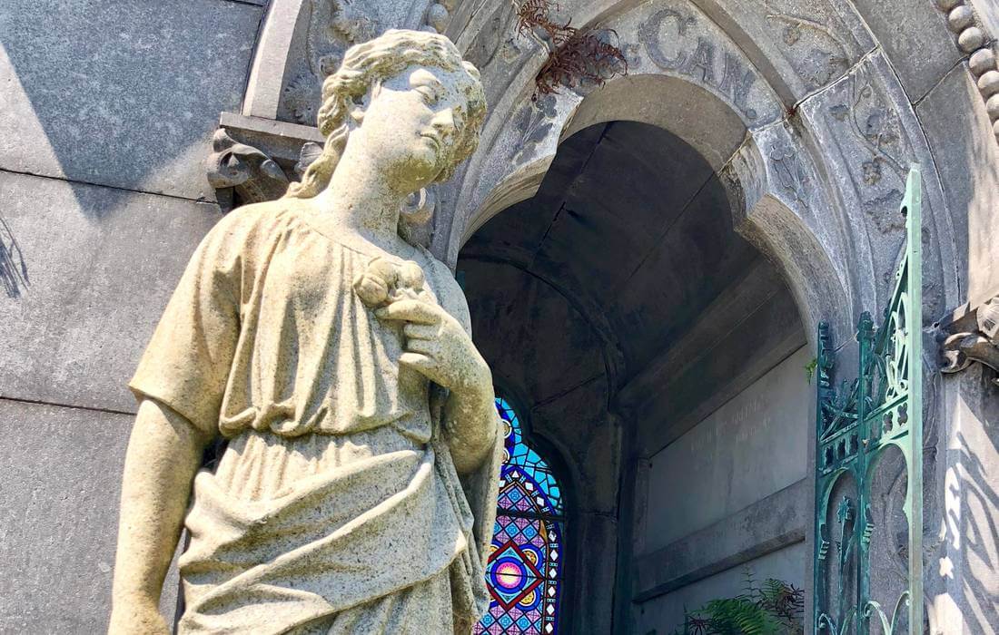 Photo of the mausoleum and statues in Metairie Cemetery, New Orleans - American Butler