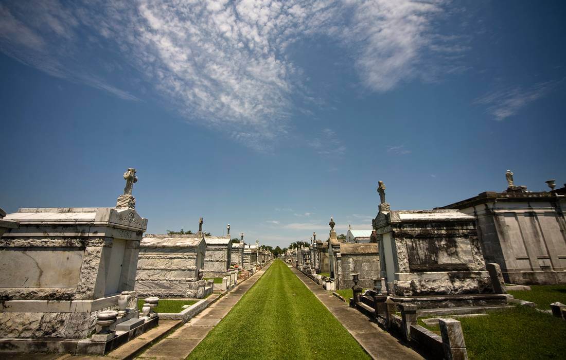 City of the Dead in New Orleans - Metairie Cemetery - American Butler