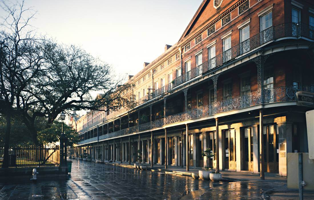 Pontalba Buildings, New Orleans - фото улицы и здания - American Butler