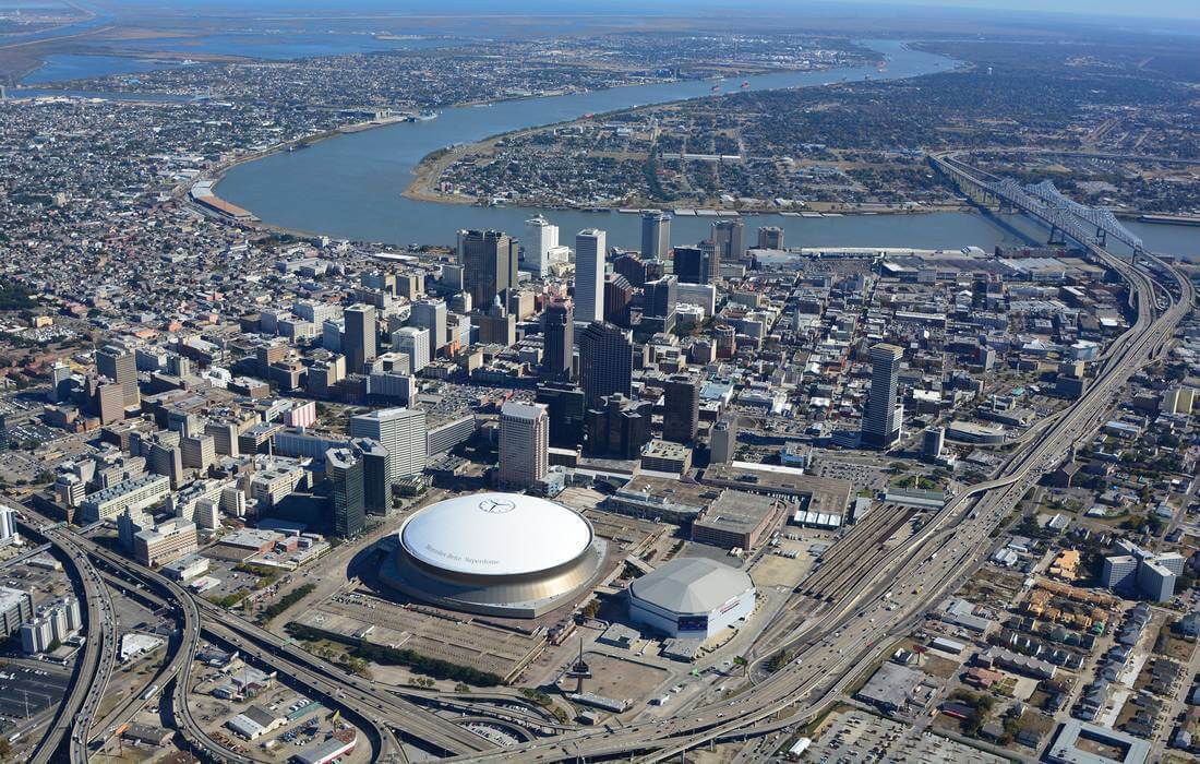 Mercedes-Benz Superdome Stadium in New Orleans, LA - Photo from a helicopter - American Butler