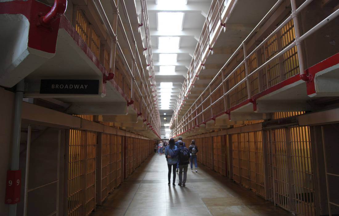 Остров-тюрьма Алькатрас в Сан-Франциско - фото тюремного блока - American Butler