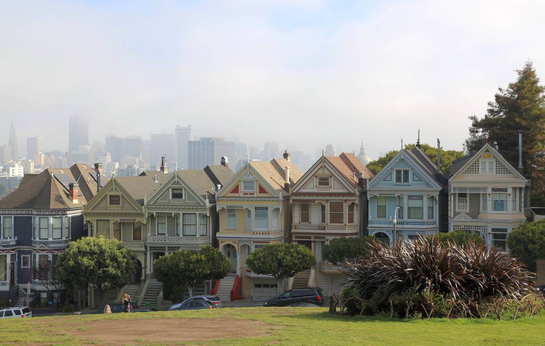 Достопримечательности Сан-Франциско - фото домов Painted Ladies - American Butler