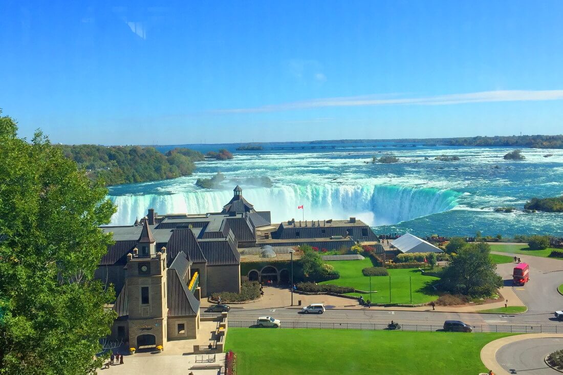 Niagara Falls Visitor Center — фото Ниагарских водопадов — American Butler