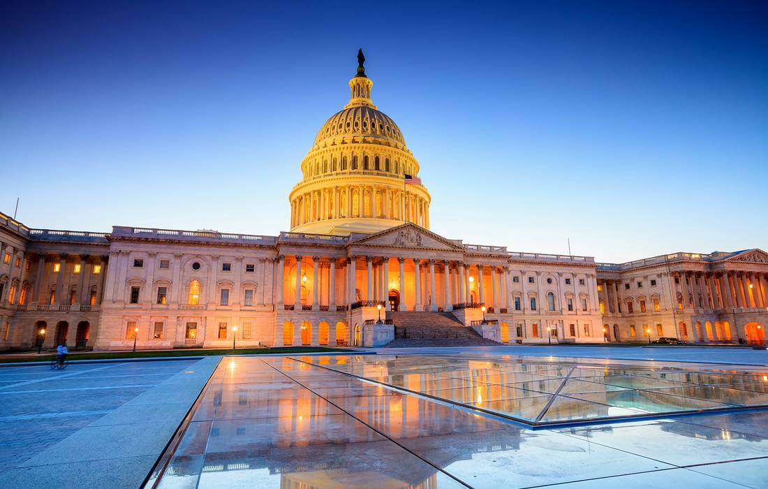 Здание Конгресса США в Вашингтоне - фото Капитолия на закате - American Butler