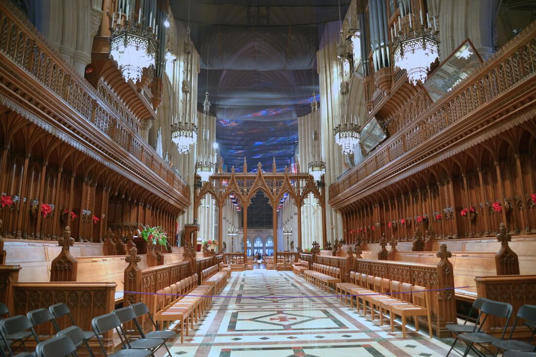 Washington National Cathedral — фото собора внутри — American Butler