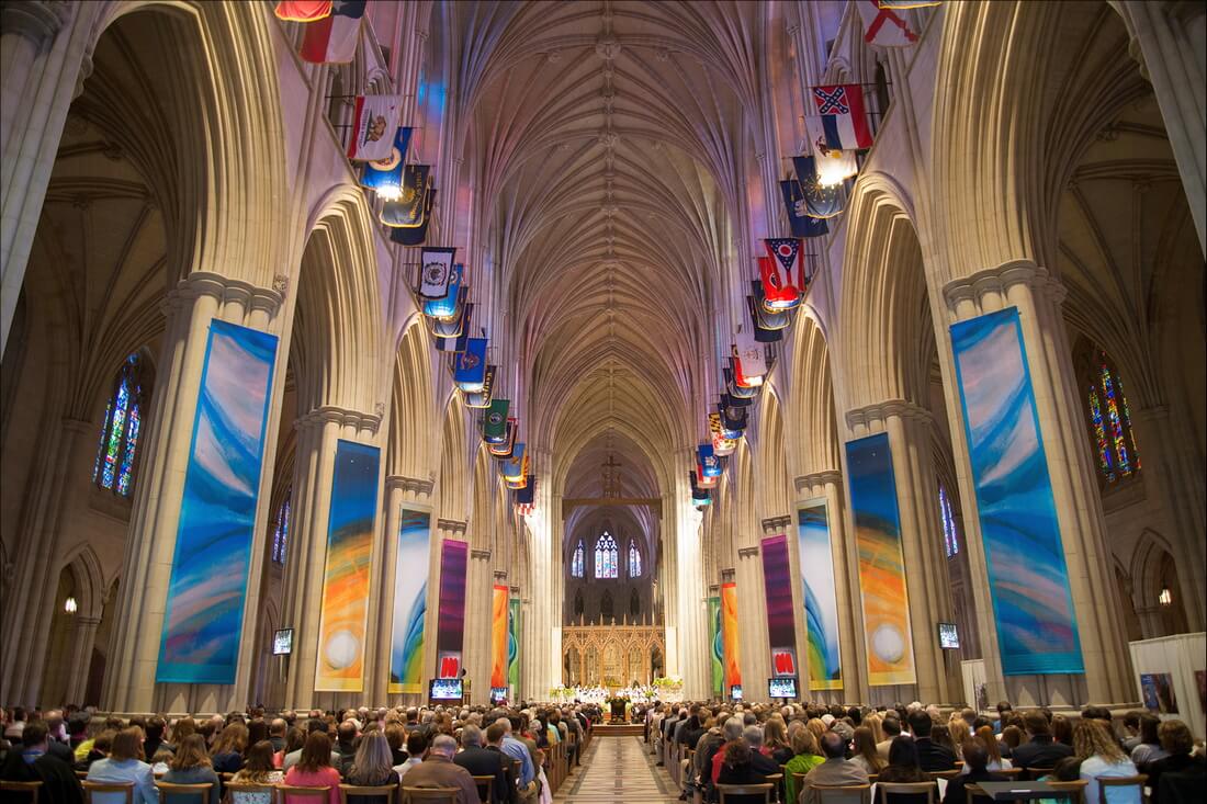 Вашингтонский национальный собор — фото служения в церкви — American Butler