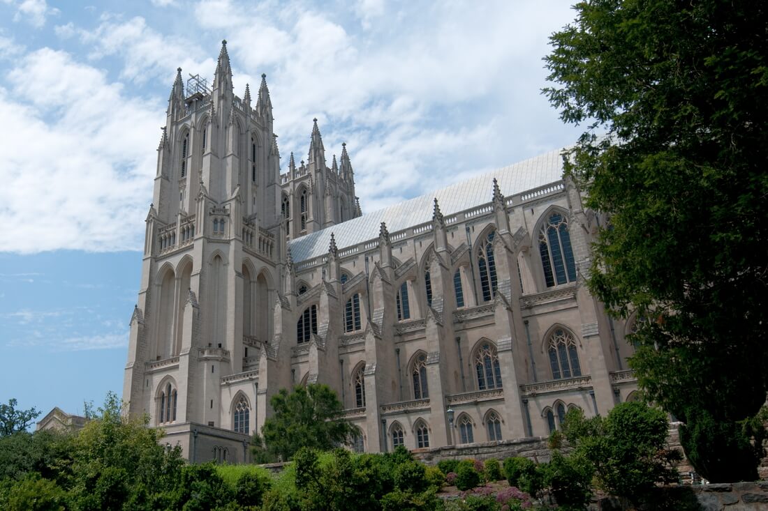 Кафедральный собор Вашингтона — фото шпилей — American Butler