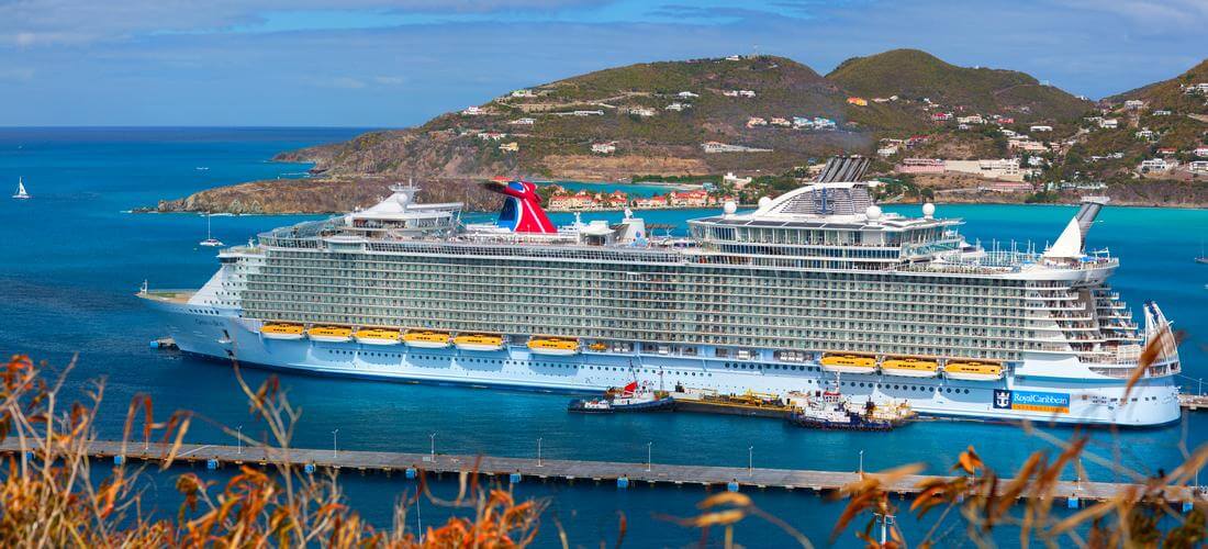 Miami cruise ship Oasis of the Seas — photo in the Caribbean — American Butler
