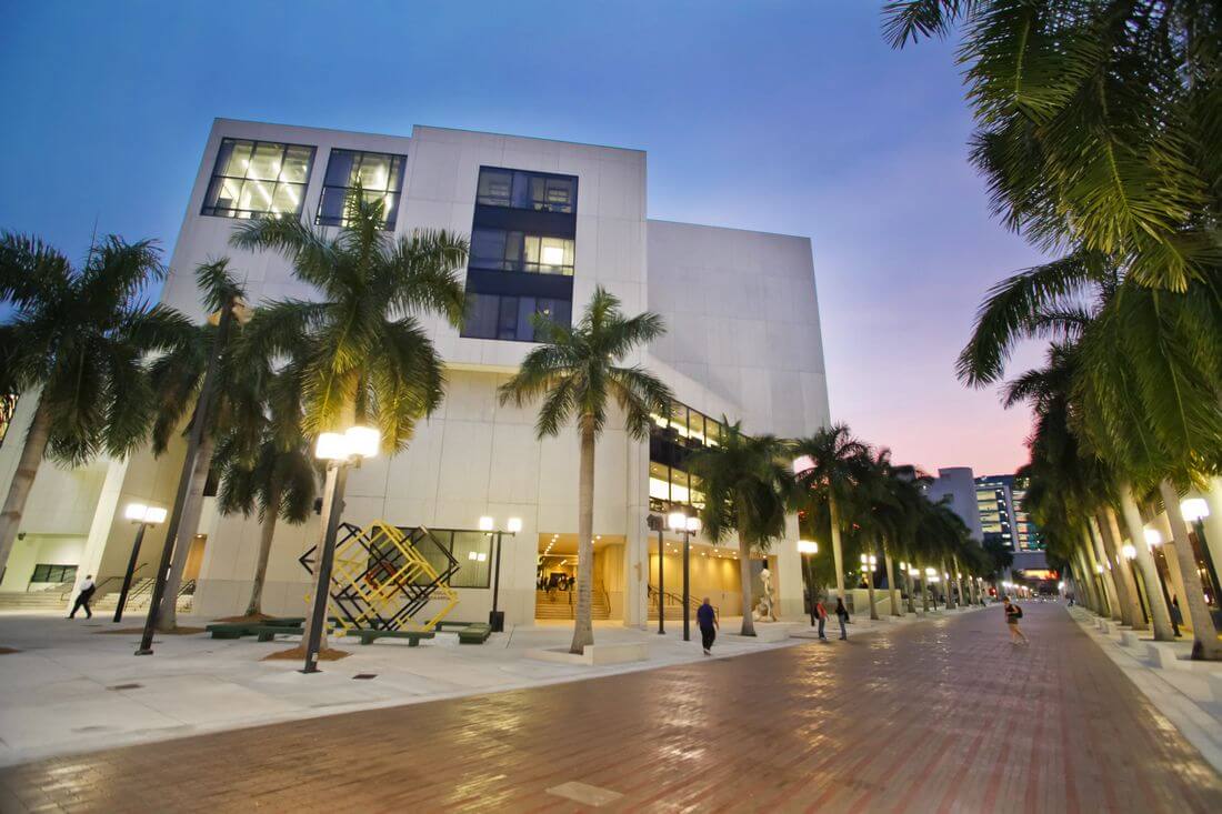 Колледж Майами-Дейд — фото — American Butler
