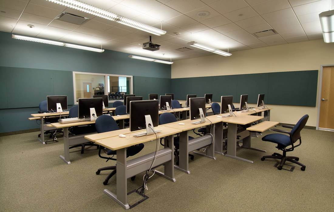 Computer classroom photo at Nova University of Florida — American Butler