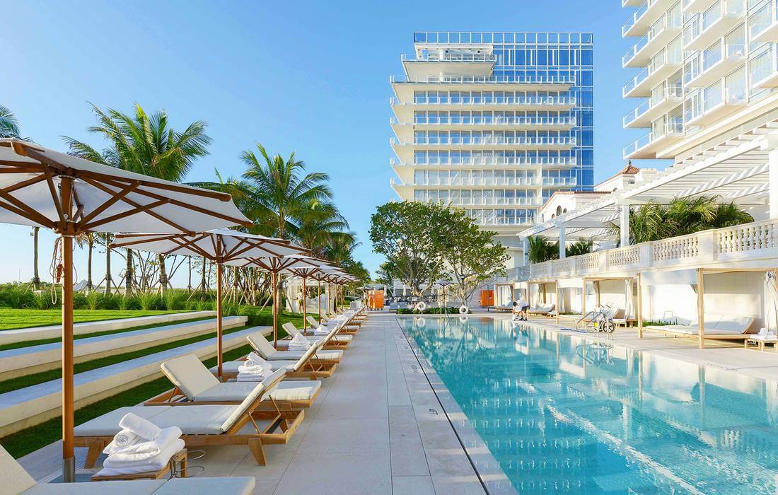 Photos of the pool at the Four Seasons Hotel in Miami Beach - American Butler