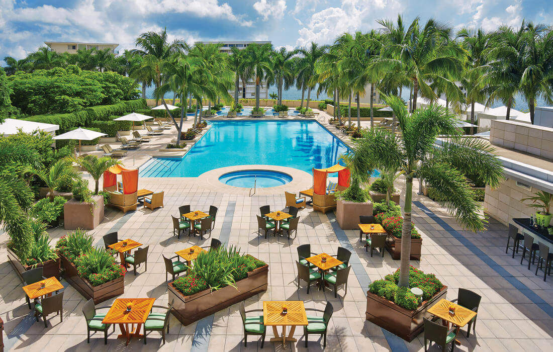 Фото бассейна в отеле Фор Сизонс в Майами - American Butler