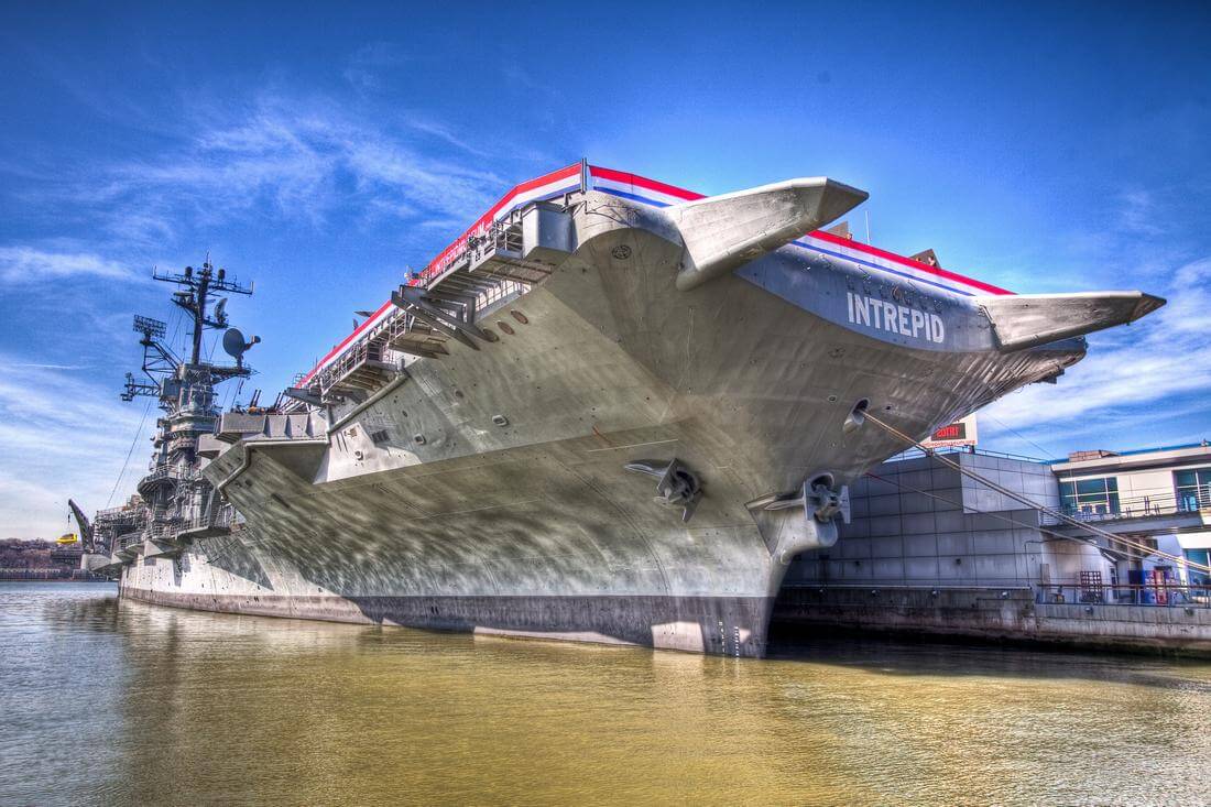 Photo of the aircraft carrier Intrepid Museum in New York - American Butler