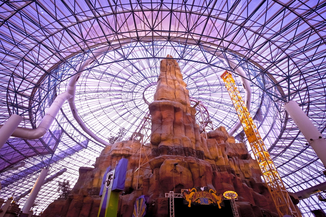 Фото на аттракцион и купол Adventuredome Theme Park в Лас-Вегасе — American Butler
