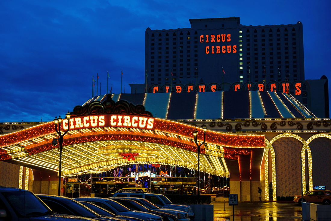 Photo of the Circus Circus hotel next to the Adventuredome indoor park — American Butler