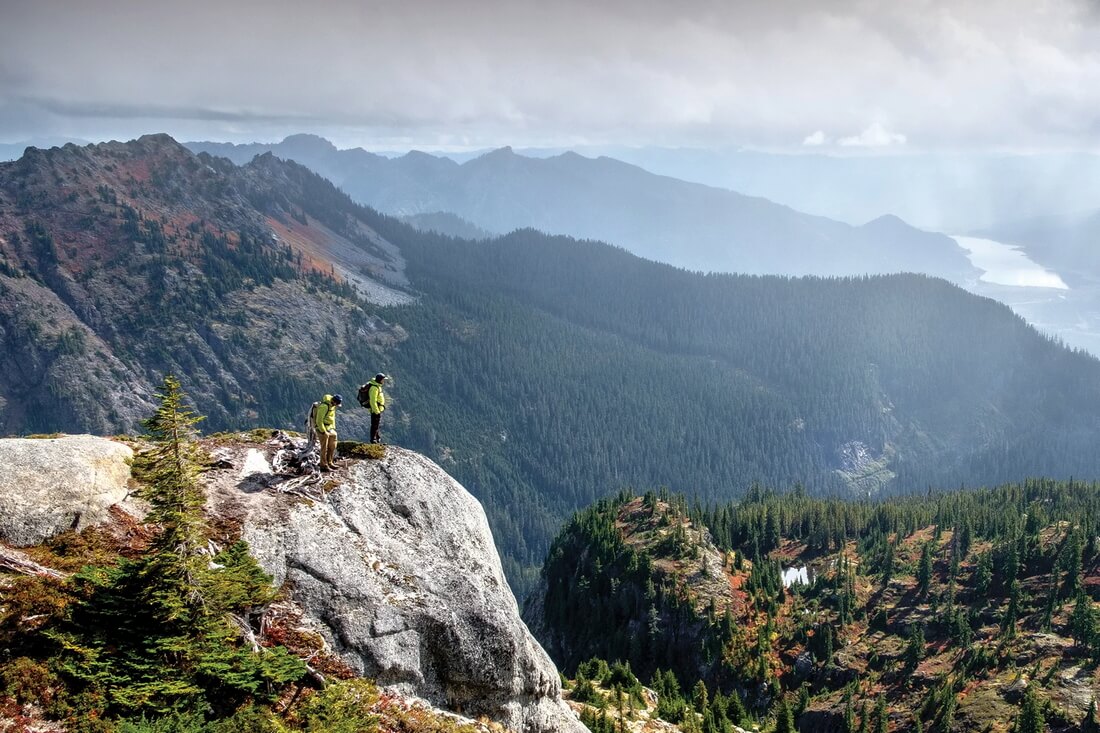 Mount Rainier National Park — фото альпинистов на спуске недалеко от Сиэтла — American Butler