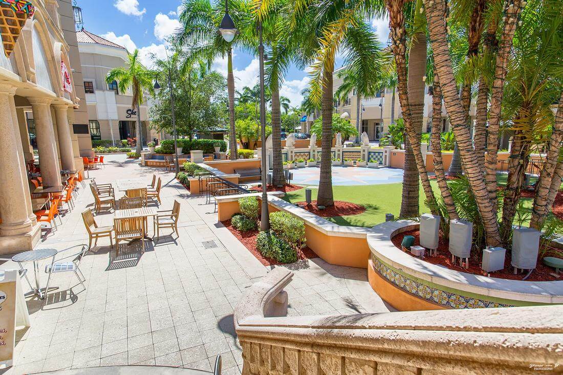 The Village at Gulfstream park, Hallandale Beach, Florida — photos of shopping areas and restaurants — American Butler