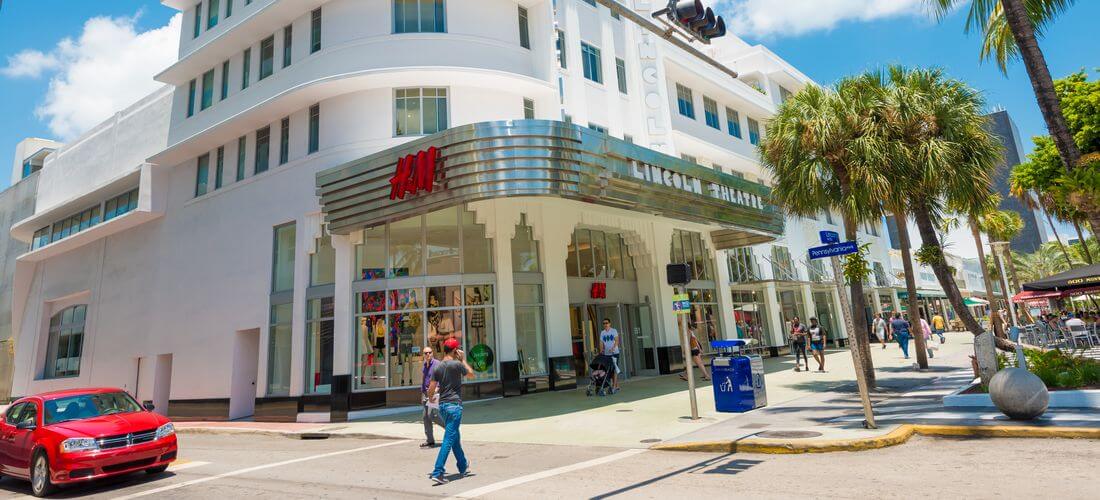 Photo of the promenade on Lincoln Road in Miami Beach — American Butler