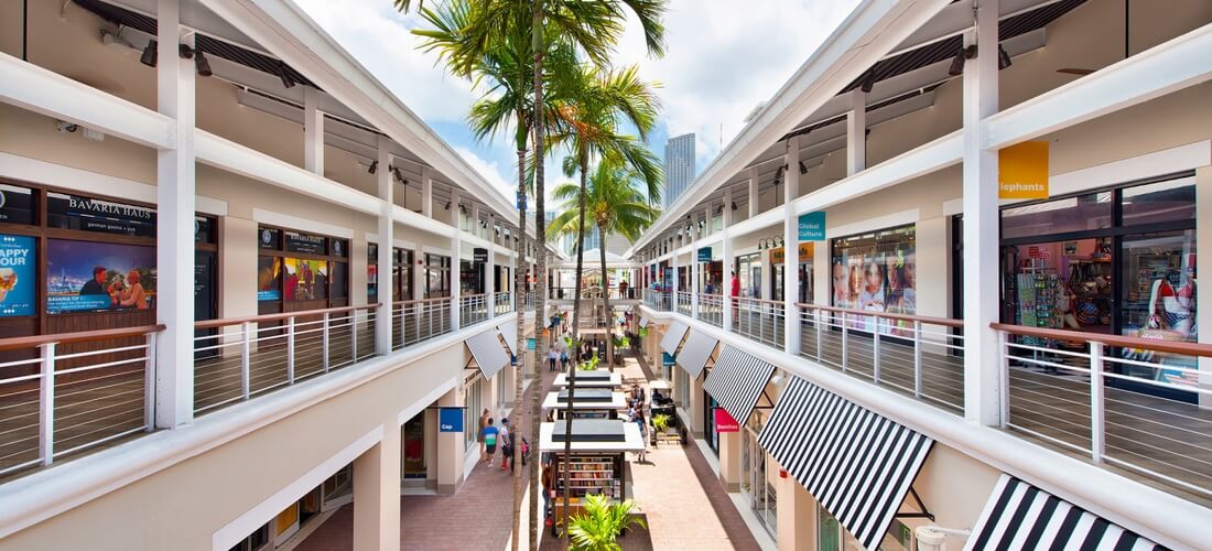 Shopping in Miami — photo shops at Bayside Marketplace — American Butler