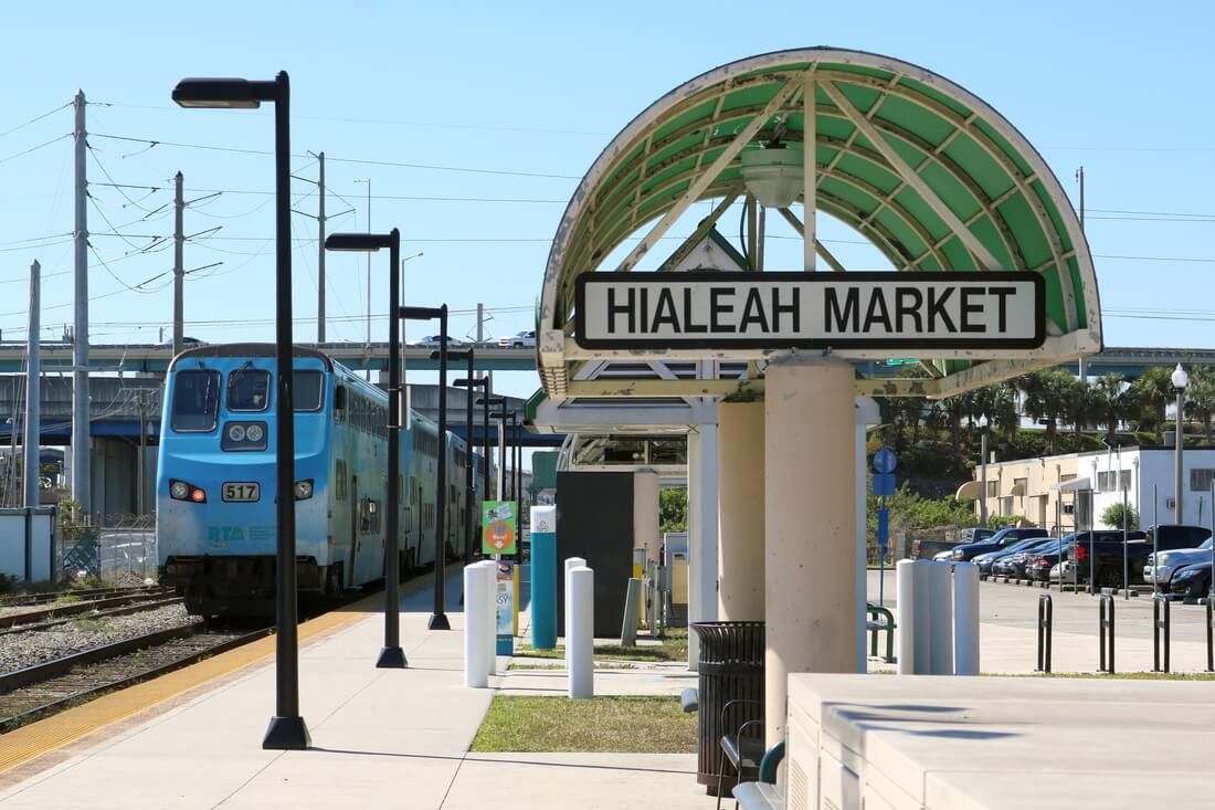 Hialeah — город во Флориде: фото железнодорожной станции — American Butler