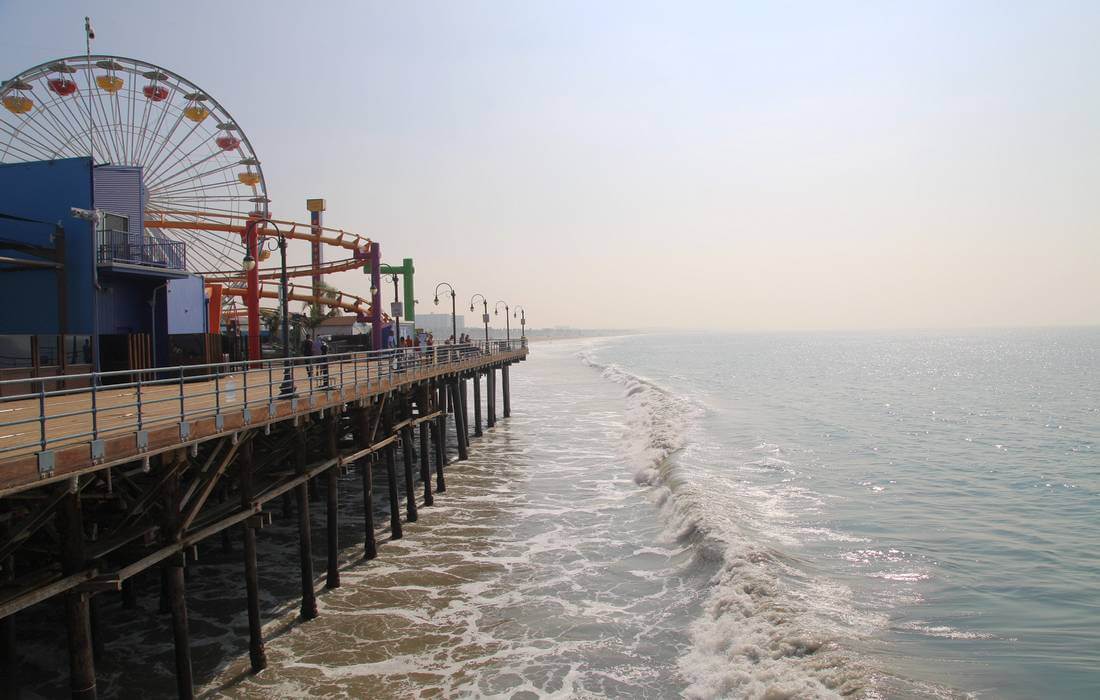 Photos of the pier in Santa Monica, a suburb of Los Angeles — excursions from American Butler