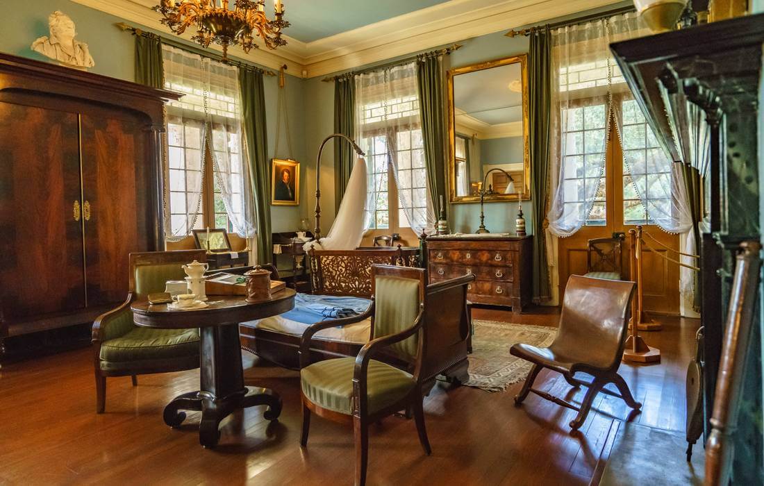 Oak Alley Plantation, Louisiana - Photo of one of the guest rooms - American Butler