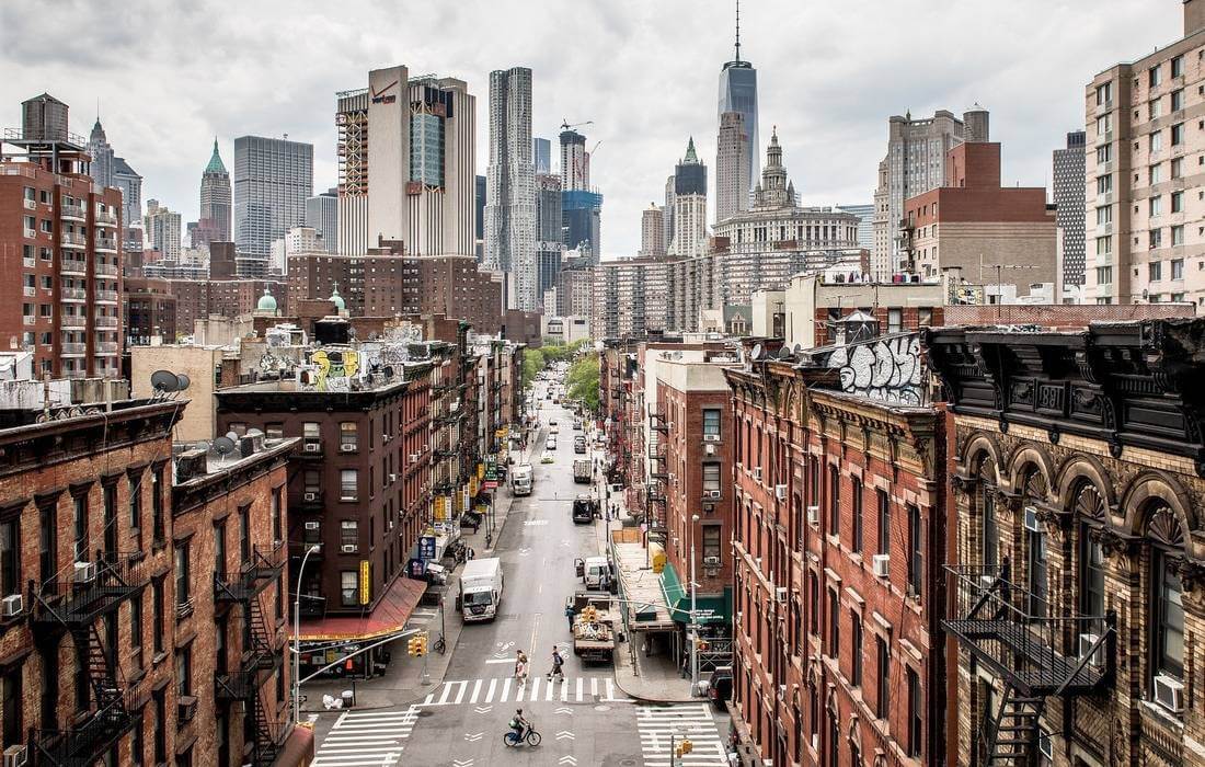 Город Нью-Йорк, вид на авеню - фото - American Butler