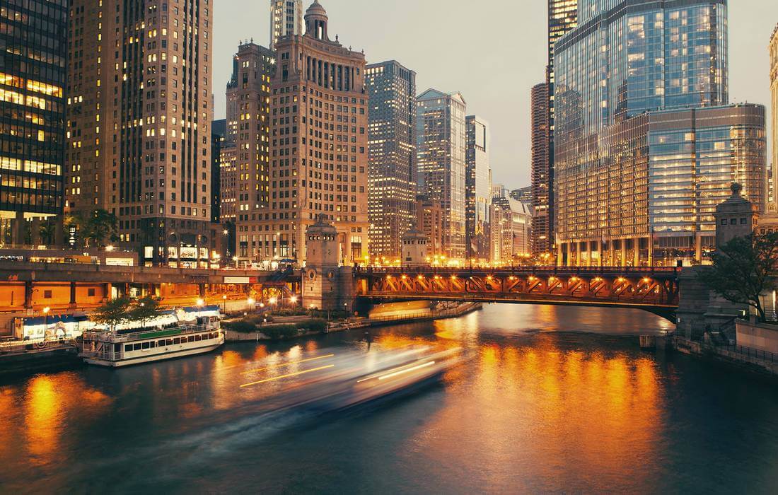The most beautiful cities of the USA - photos of the city of Chicago in the evening - American Butler