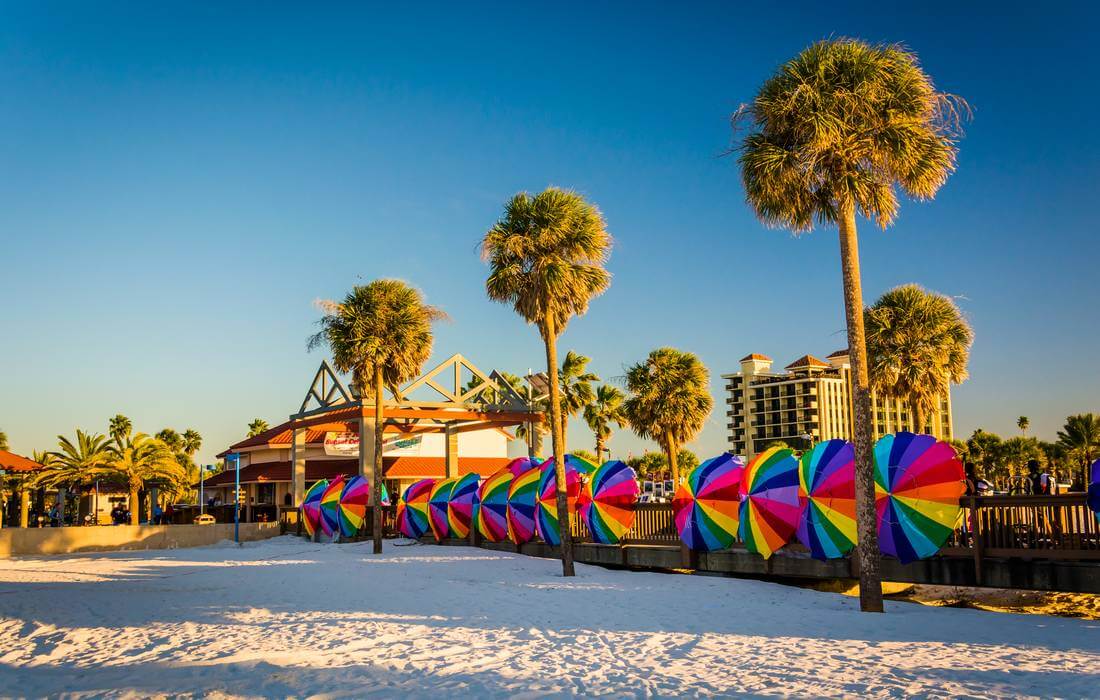 Фотография зонтиков на пляже в Clearwater Beach, Florida — American Butler