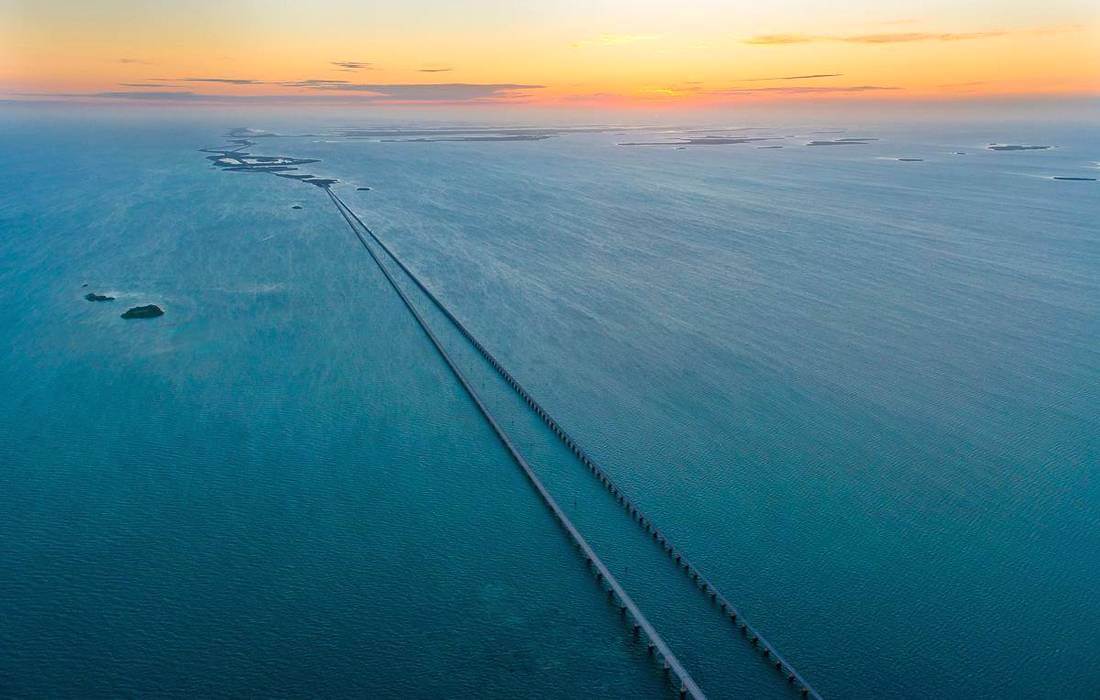 Top view of the Seven Miles Bridge in the Florida Keys islands — American Butler