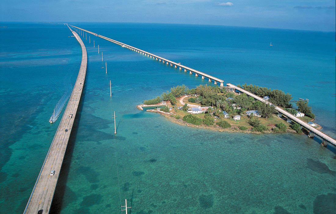 Florida Keys Islands Florida - photo of the famous 7 miles bridge - American Butler