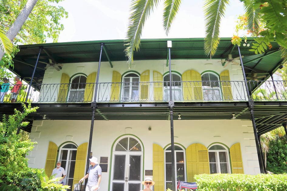 Ernest Hemingway House - фото фасада музея на острове Key West - American Butler