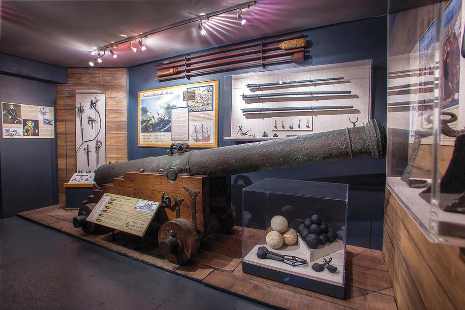 Экспонаты в Музея Фишера в Ки-Уэсте - сокровища и золото