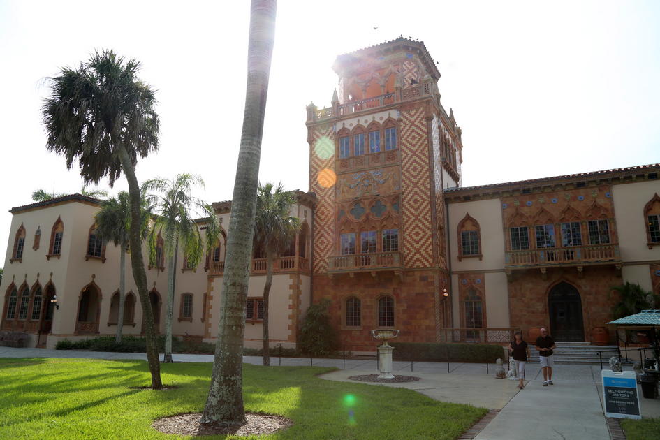 Дом-музей Джона и Мейбл Ринглингов во Флориде, США — фото фасада здания — American Butler