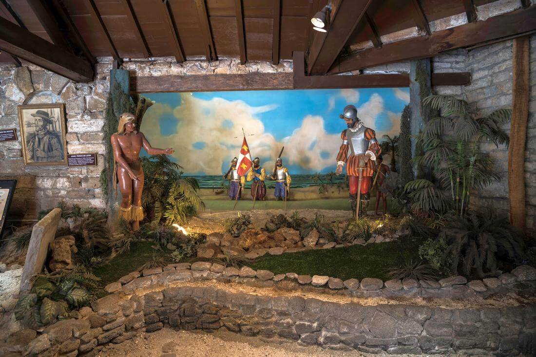 Фонтан Молодости в Сент-Огастине — фото Хуана Понсе Де Леона с индейцами — American Butler