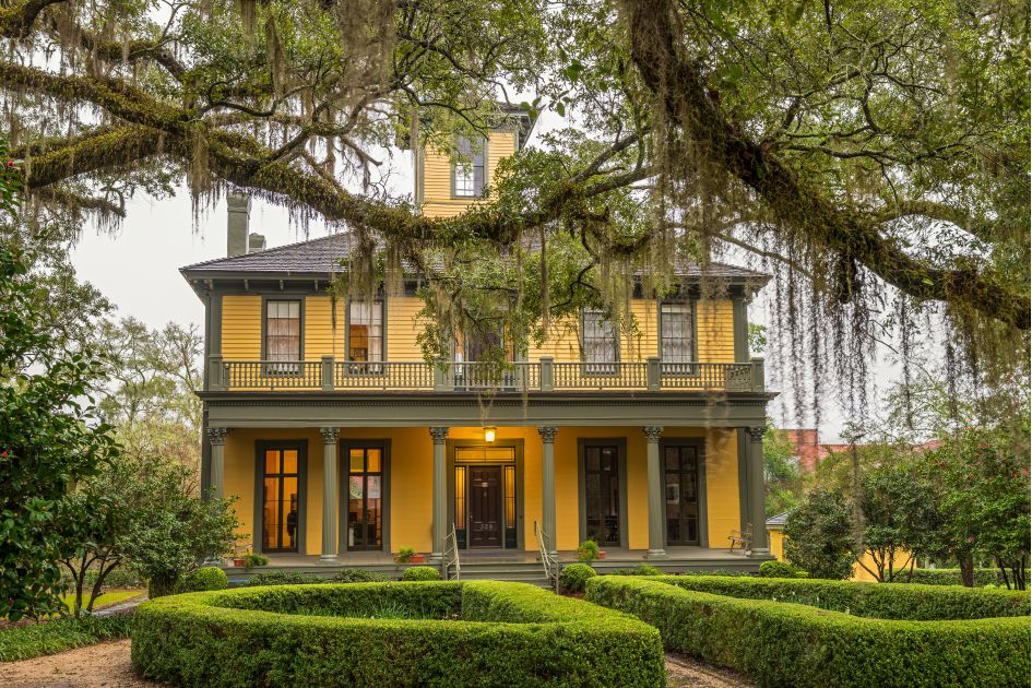 Excursions to the city of Tallahassee in the USA - photos of houses and architecture - American Butler
