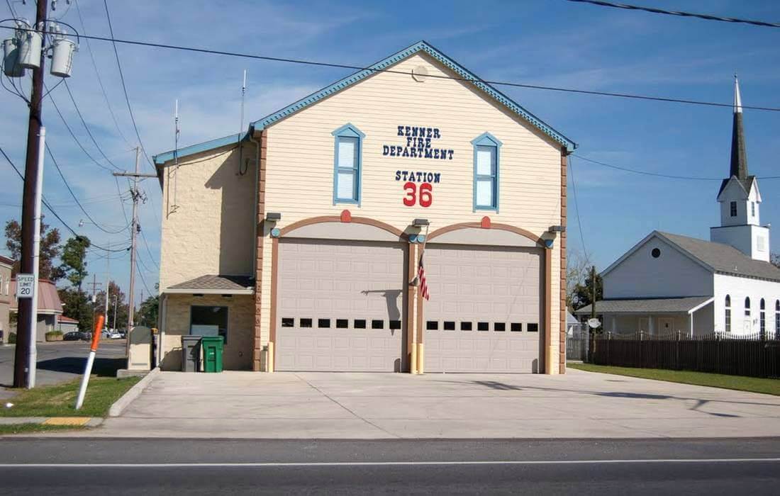 Город Кеннер в Луизиане - фото старой пожарной станции - American Butler