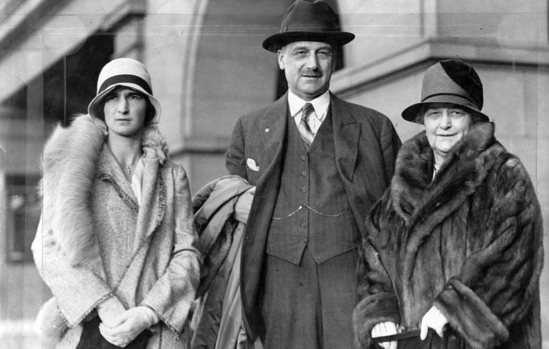 Photo of Bank of America founder Amadeo Giannini with his family - American Butler