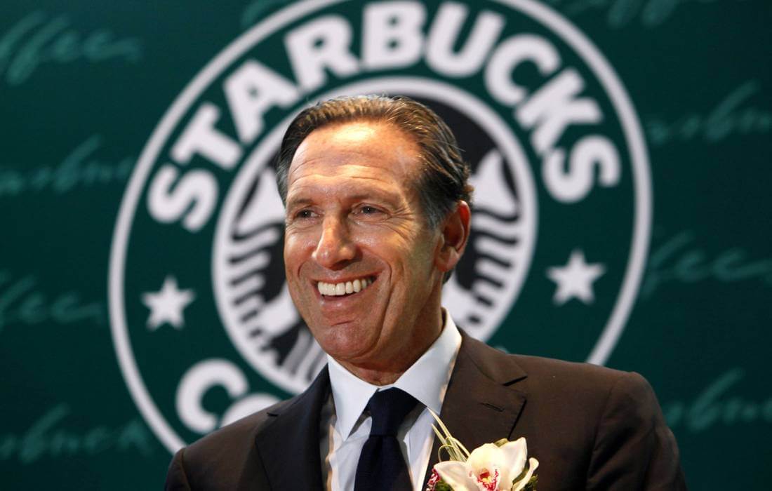 Photo of the president of the company Starbucks Howard Schultz at the presentation — American Butler