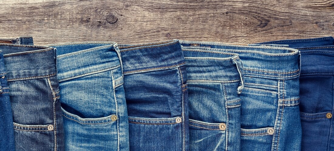 Американский дух в одежде — фото джинсов на прилавке — American Butler