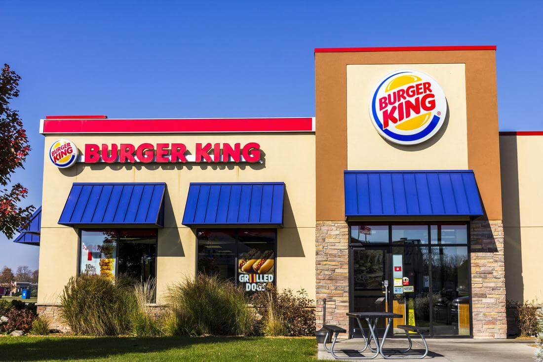 Photo of the entrance to the American fast food restaurant Burger King — American Butler